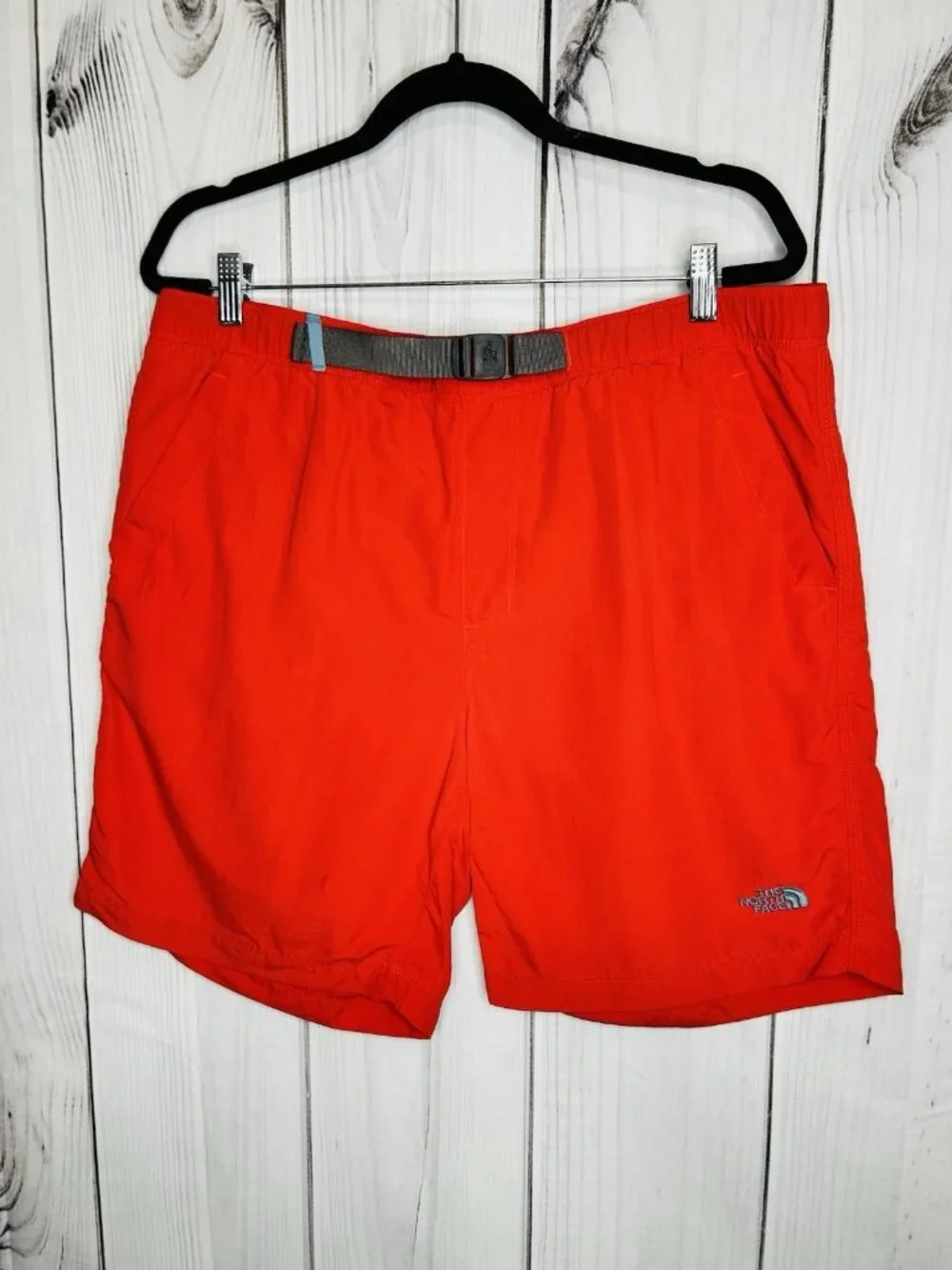 The North Face Men's Class V Belted Hike Shorts Size M Red Built-In Liner